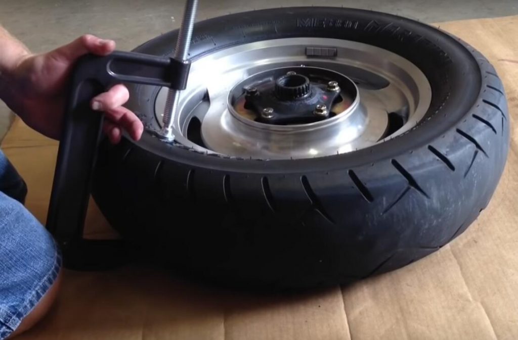 motorcycle tire change inspect air