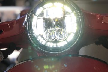 How to Mount a Led Bulb in Vespa Headlights